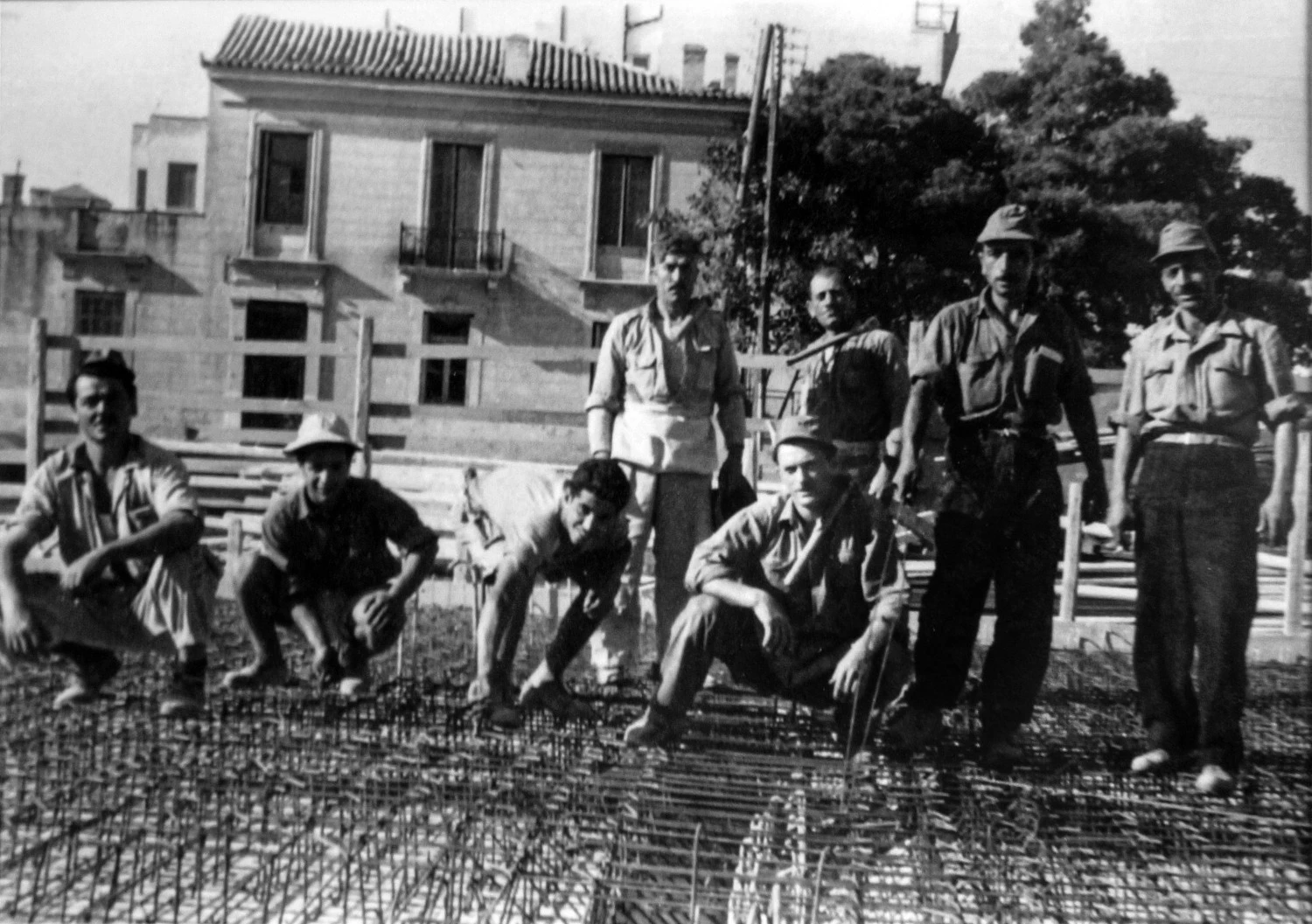 Η Εταιρεία Η Εταιρεία